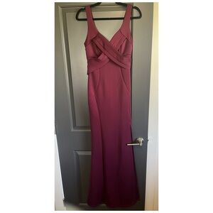 Women's Sleeveless Burgundy Evening Gown